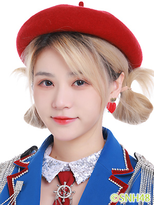 何阳青青