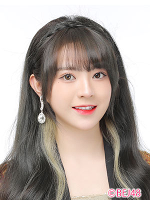 黄妍菲